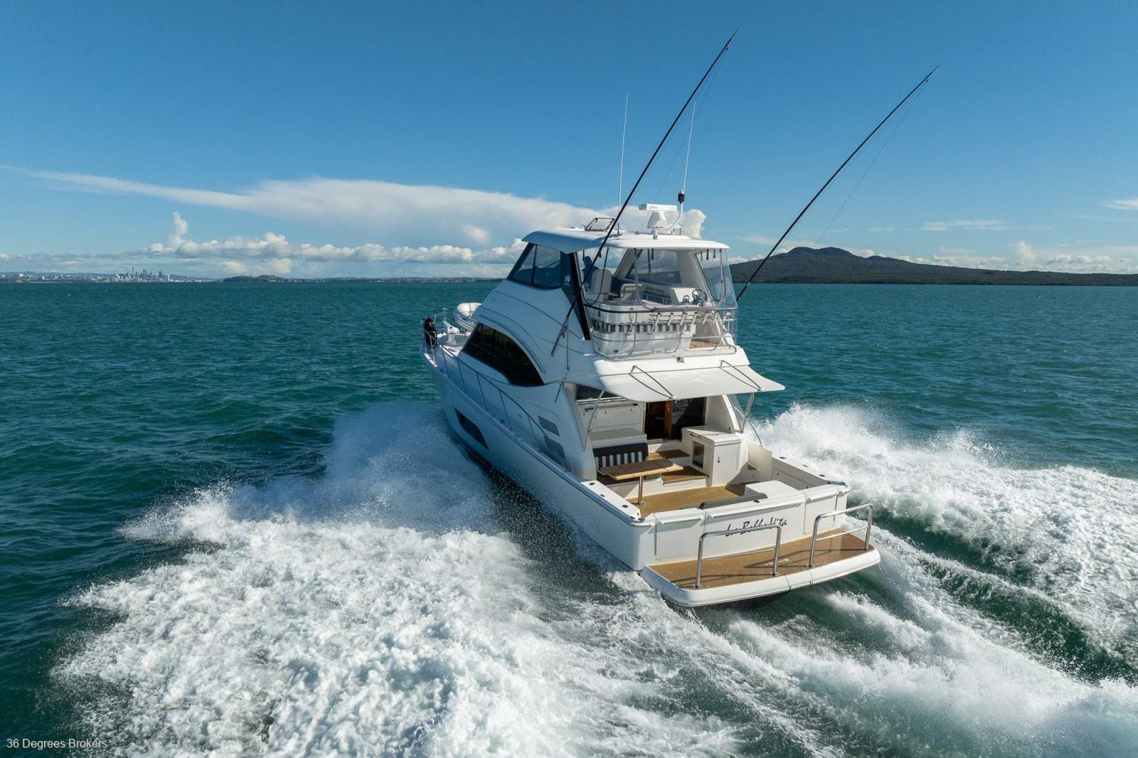 Riviera 52 Enclosed Flybridge