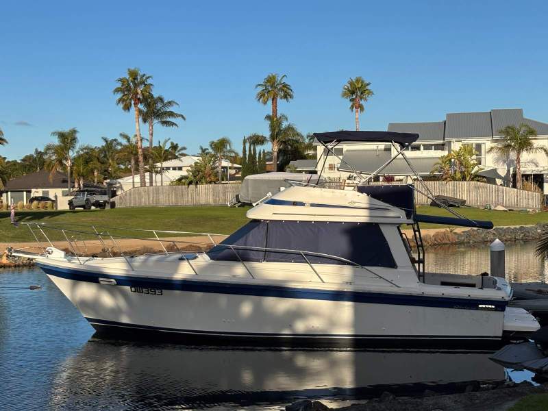 Riviera 34 Flybridge Cruiser