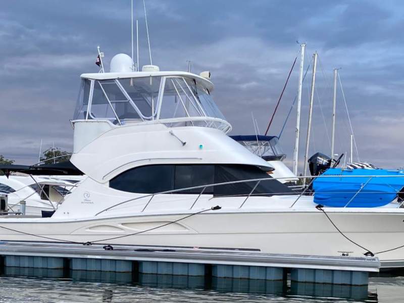 Riviera 40 Flybridge Platinum