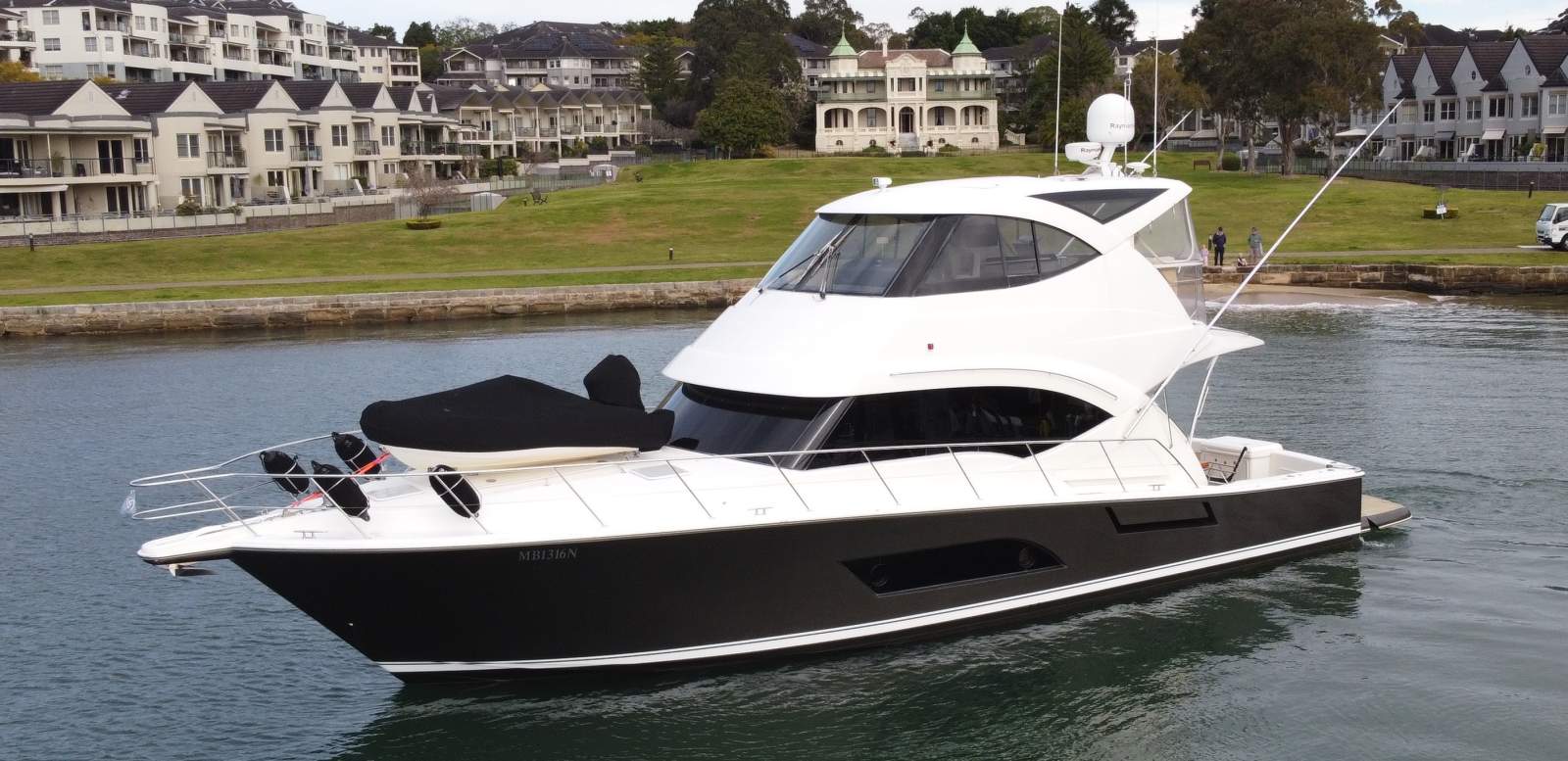 Riviera 53 Enclosed Flybridge