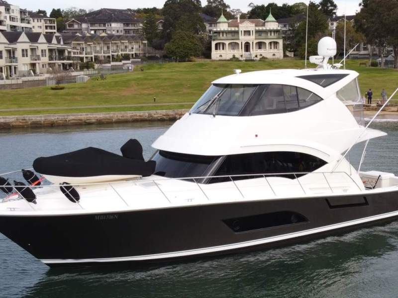 Riviera 53 Enclosed Flybridge