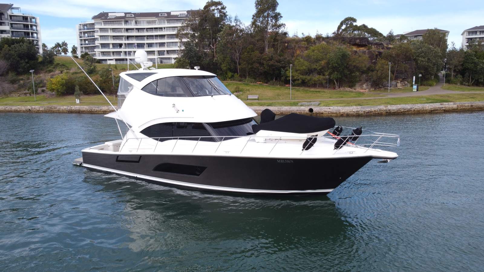 Riviera 53 Enclosed Flybridge
