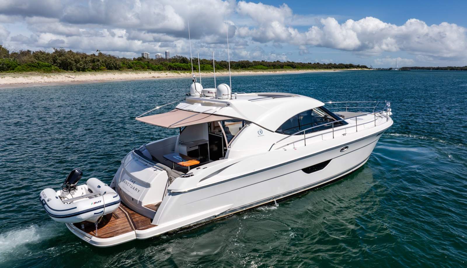 Riviera 4400 Sport Yacht