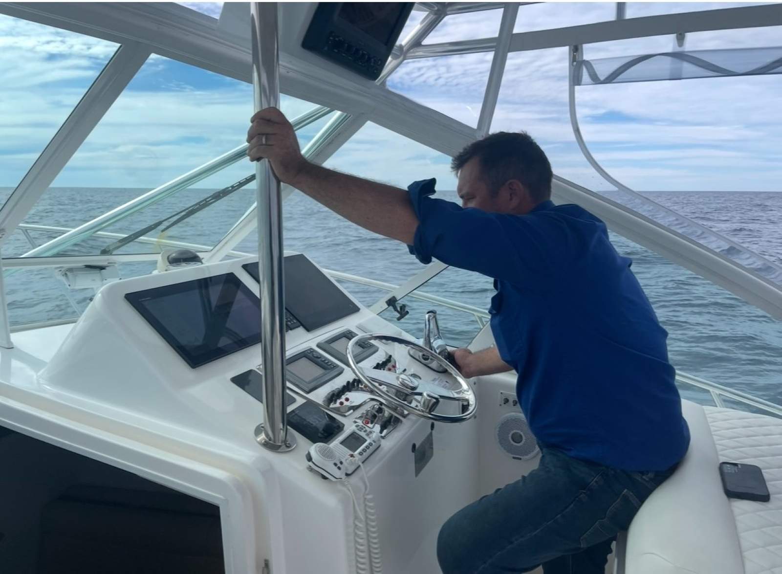 Cabo 32 Express Flybridge