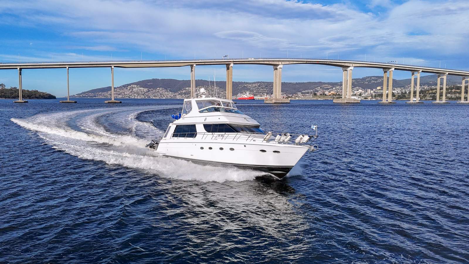 Carver 530 Voyager GREAT CONDITION, HUGE UPGRADES, ENORMOUS VOLUME!!