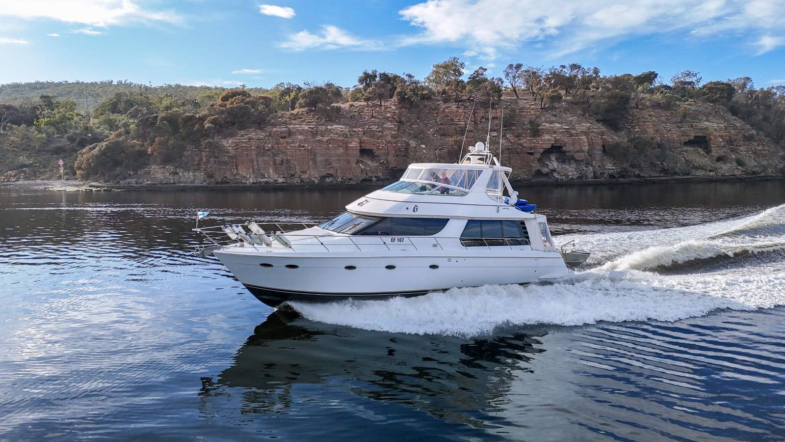 Carver 530 Voyager GREAT CONDITION, HUGE UPGRADES, ENORMOUS VOLUME!!