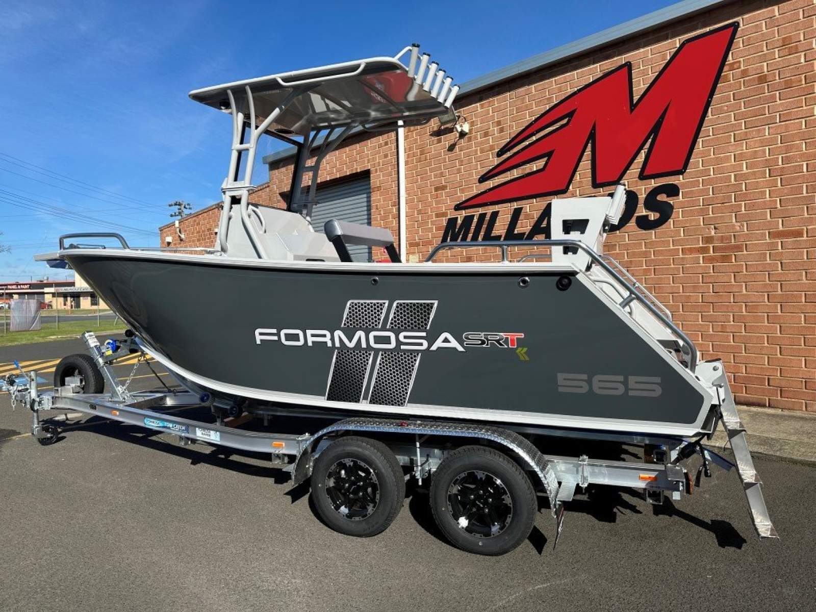 New Formosa 565 SRT Centre Console