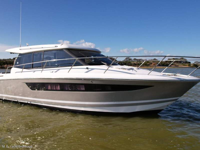 Jeanneau NC 11 Low hours
