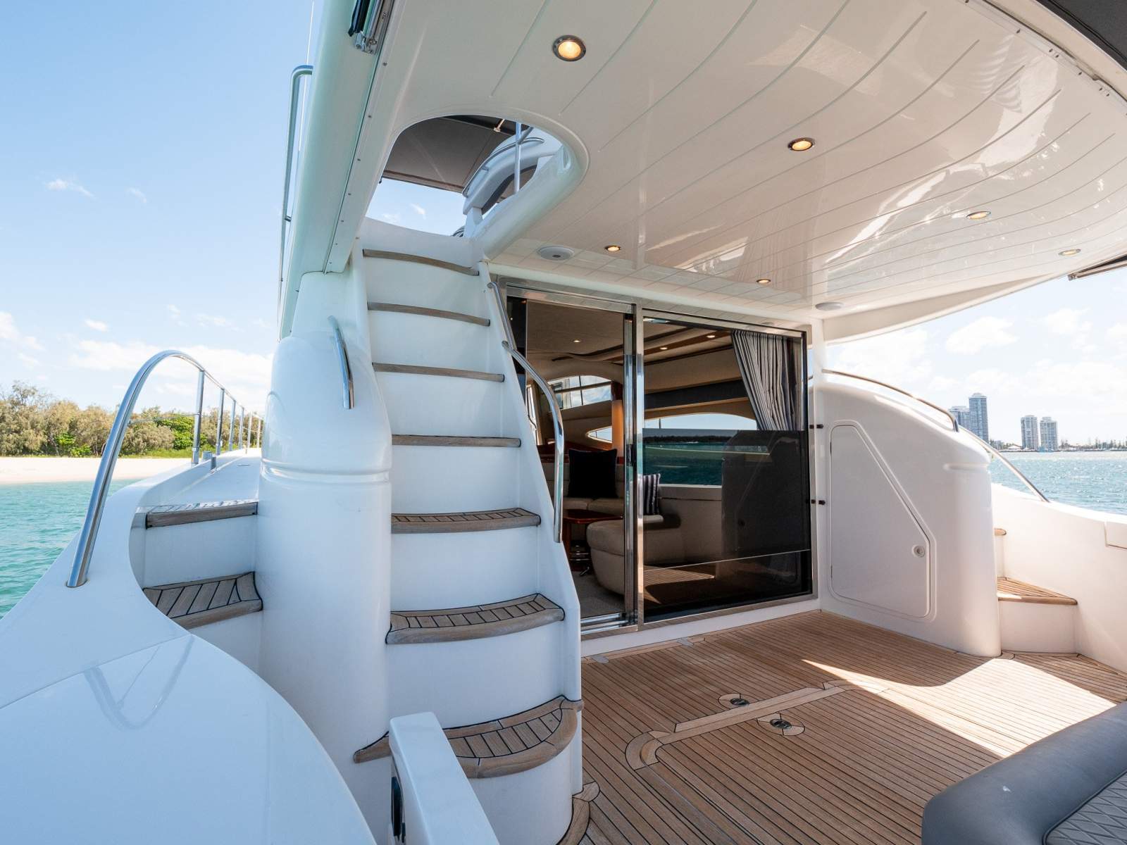 Princess P61 Flybridge