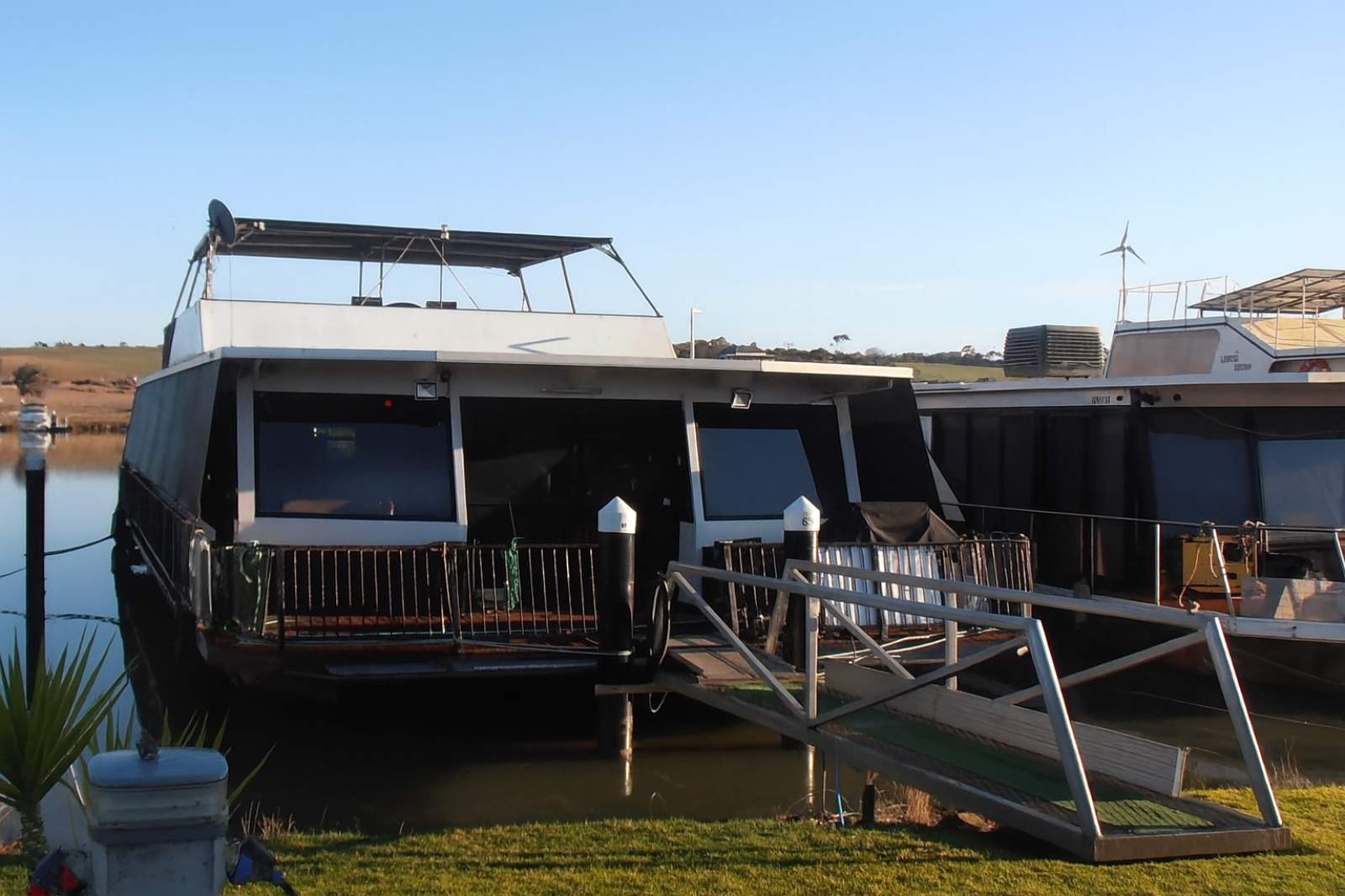Steel Cruisin Houseboats