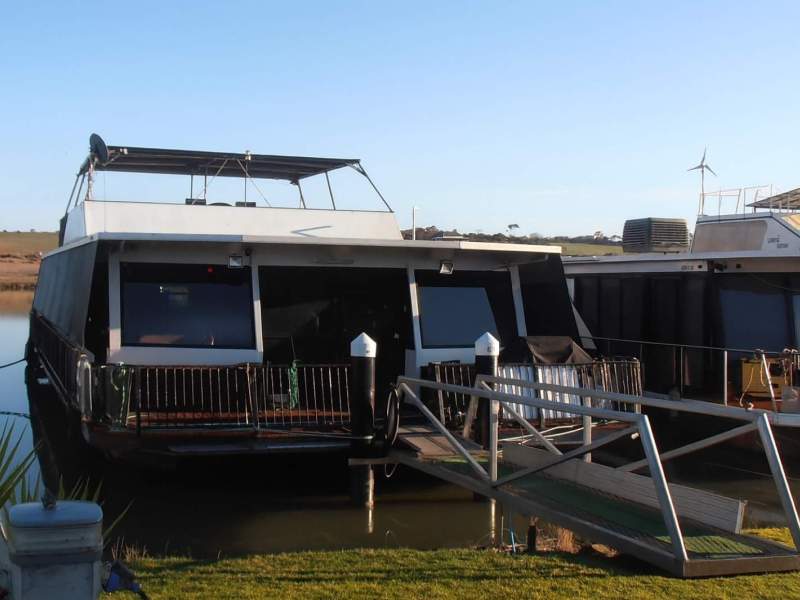 Steel Cruisin Houseboats