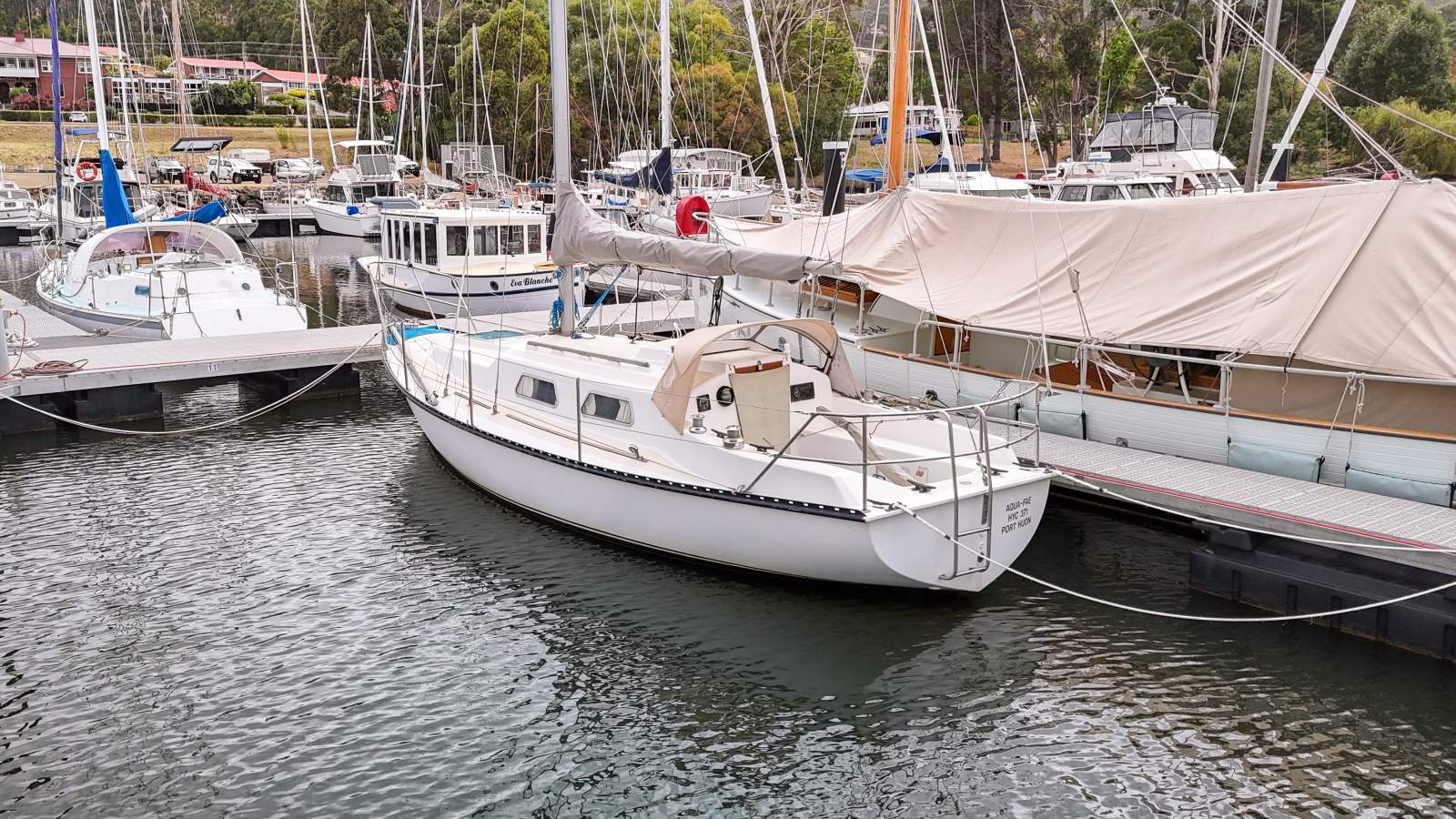 Sailmaster 845 EXCELLENT CONDITION, CAPABLE AND WELL EQUIPPED!