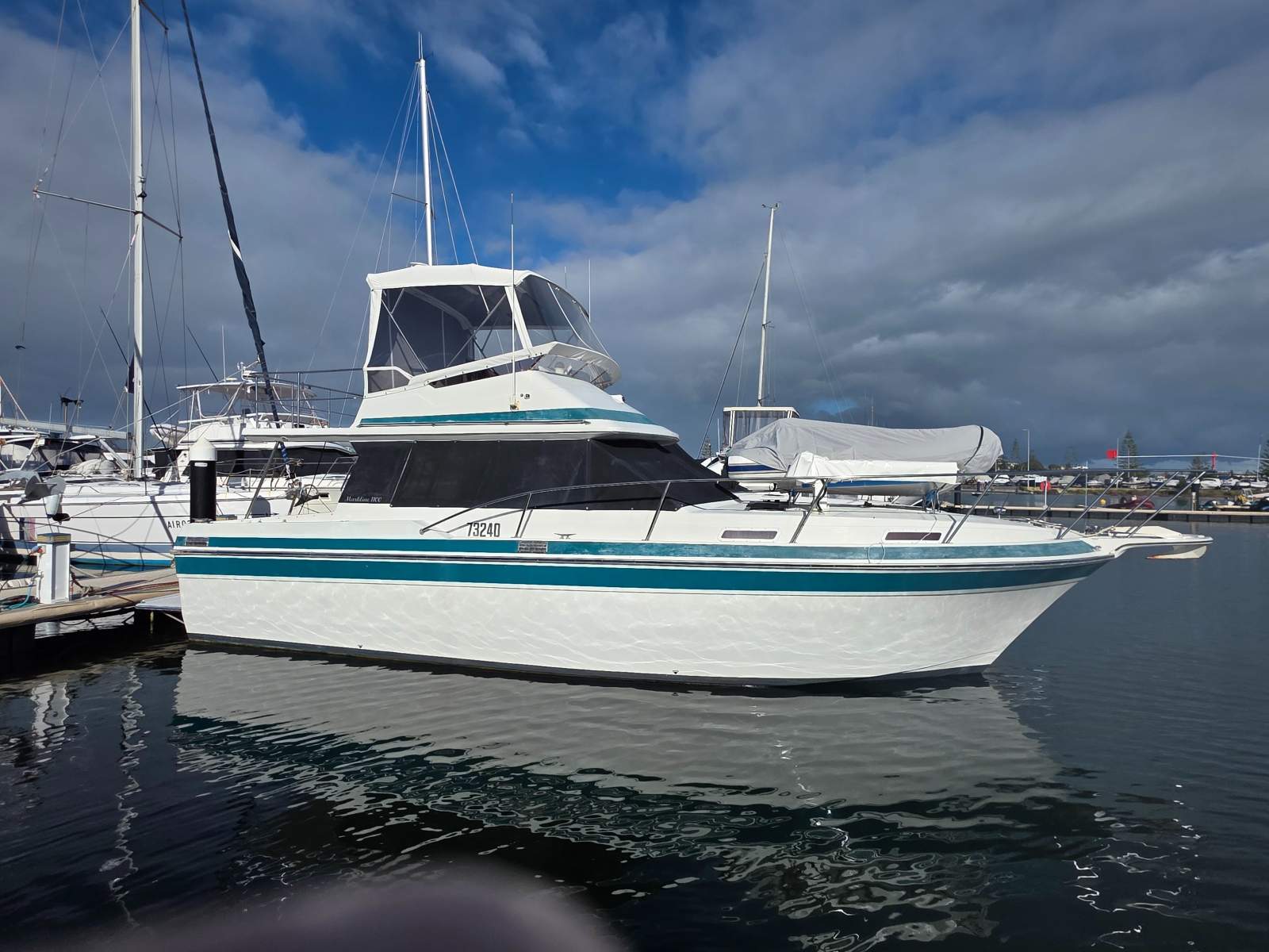 Markline Flybridge Cruiser