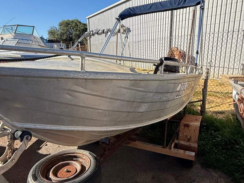 Quintrex 370 Dart