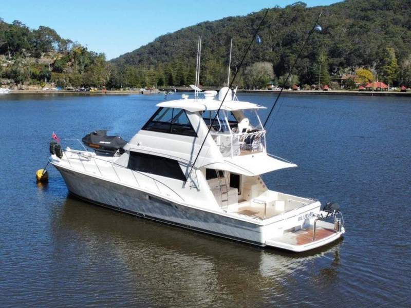 Riviera 48 Platinum Enclosed Flybridge
