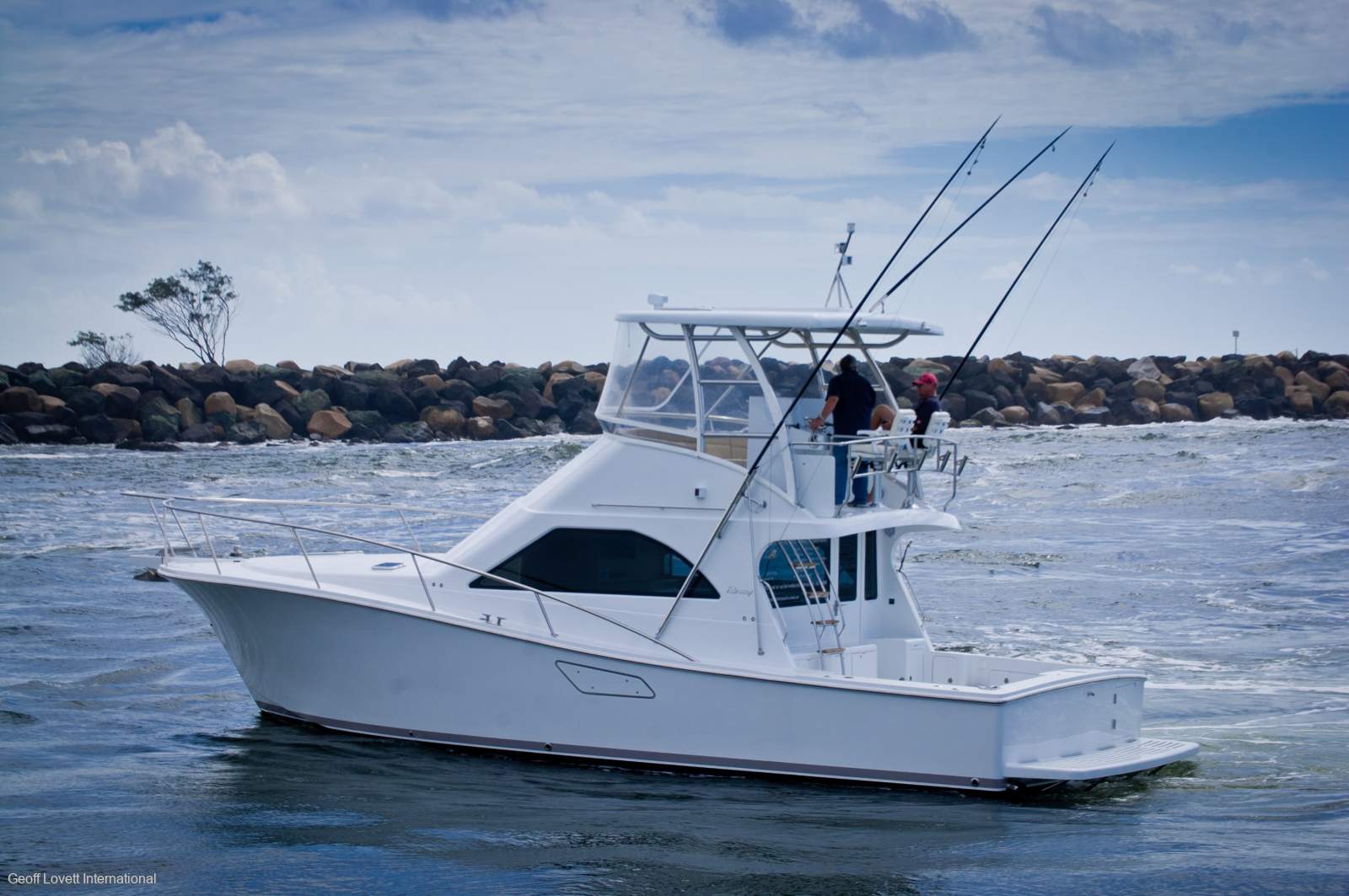 Deep V 400 Flybridge Sports Fisher