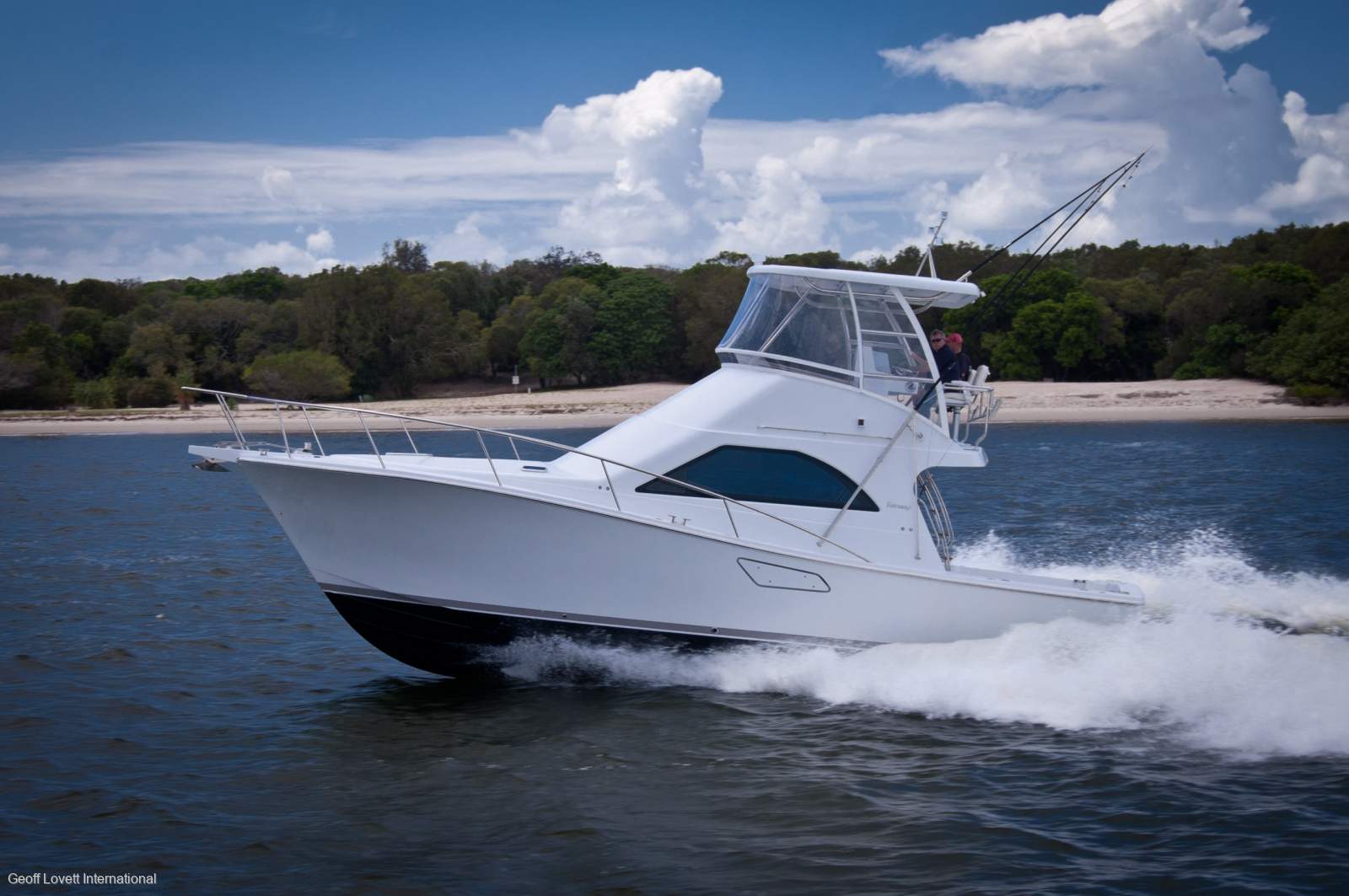 Deep V 400 Flybridge Sports Fisher
