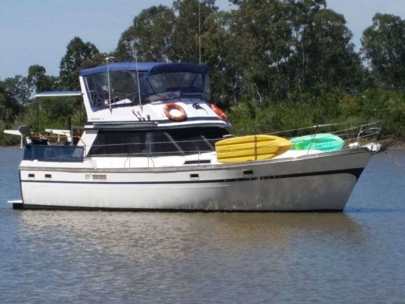 President 41 Flybridge Cruiser