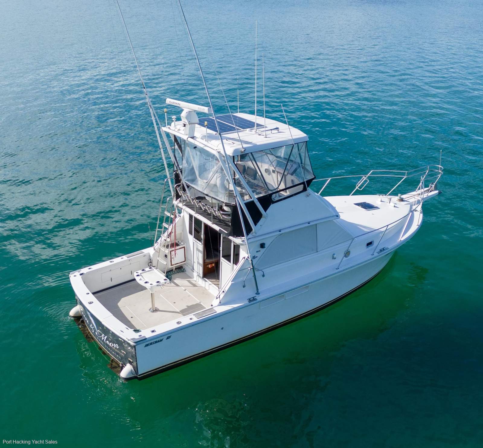 Caribbean 35 Flybridge Cruiser Diesel powered shaft driven