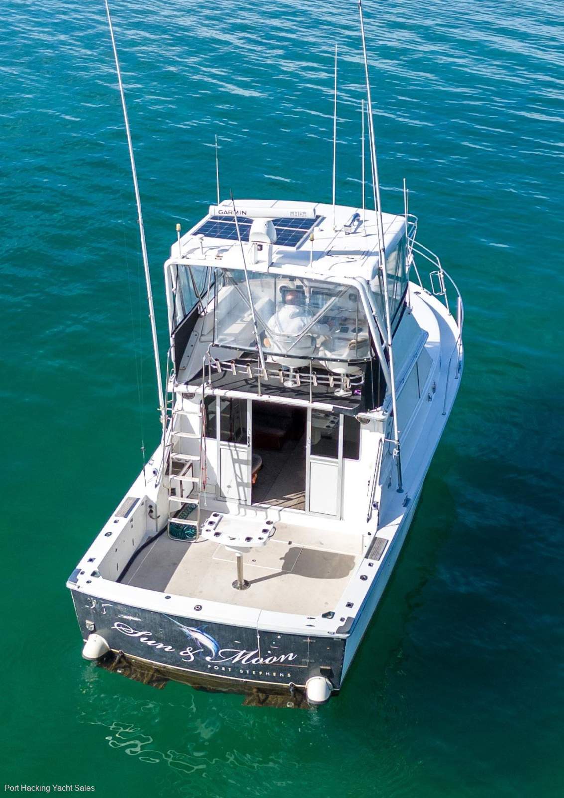 Caribbean 35 Flybridge Cruiser Diesel powered shaft driven