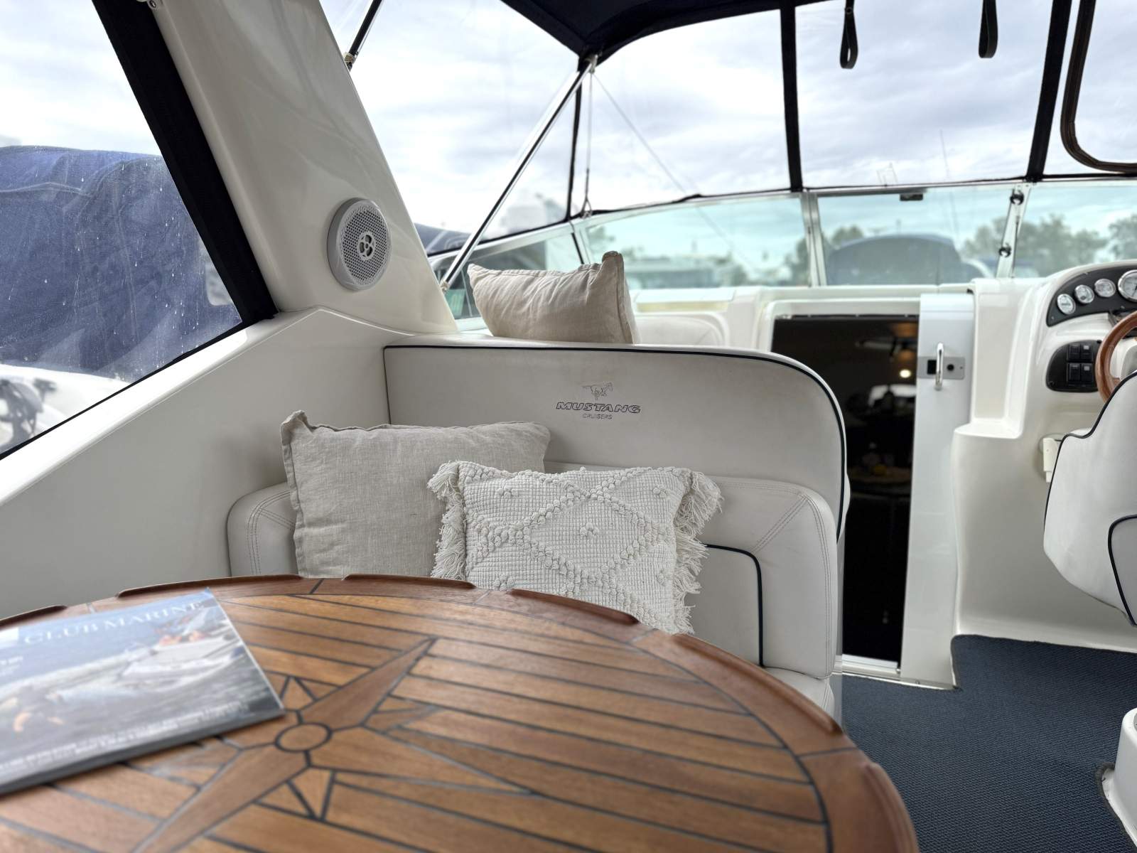 Mustang 2800 Sportscruiser - Clean, Tidy & Turnkey Ready!