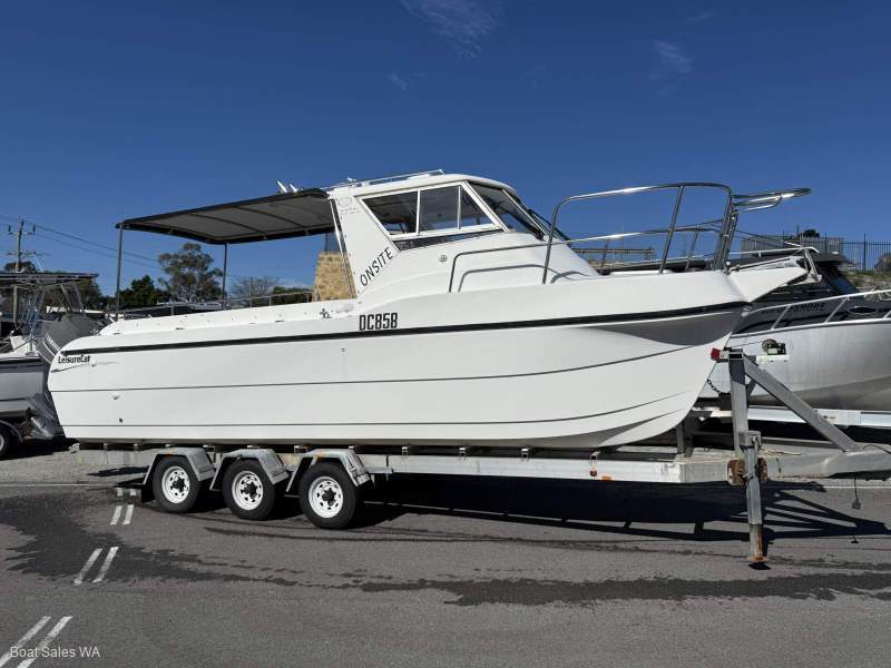 Leisurecat 8000 Sportsfisher 2005 Twin Yamaha 200HP 4 Stroke 1650hours
