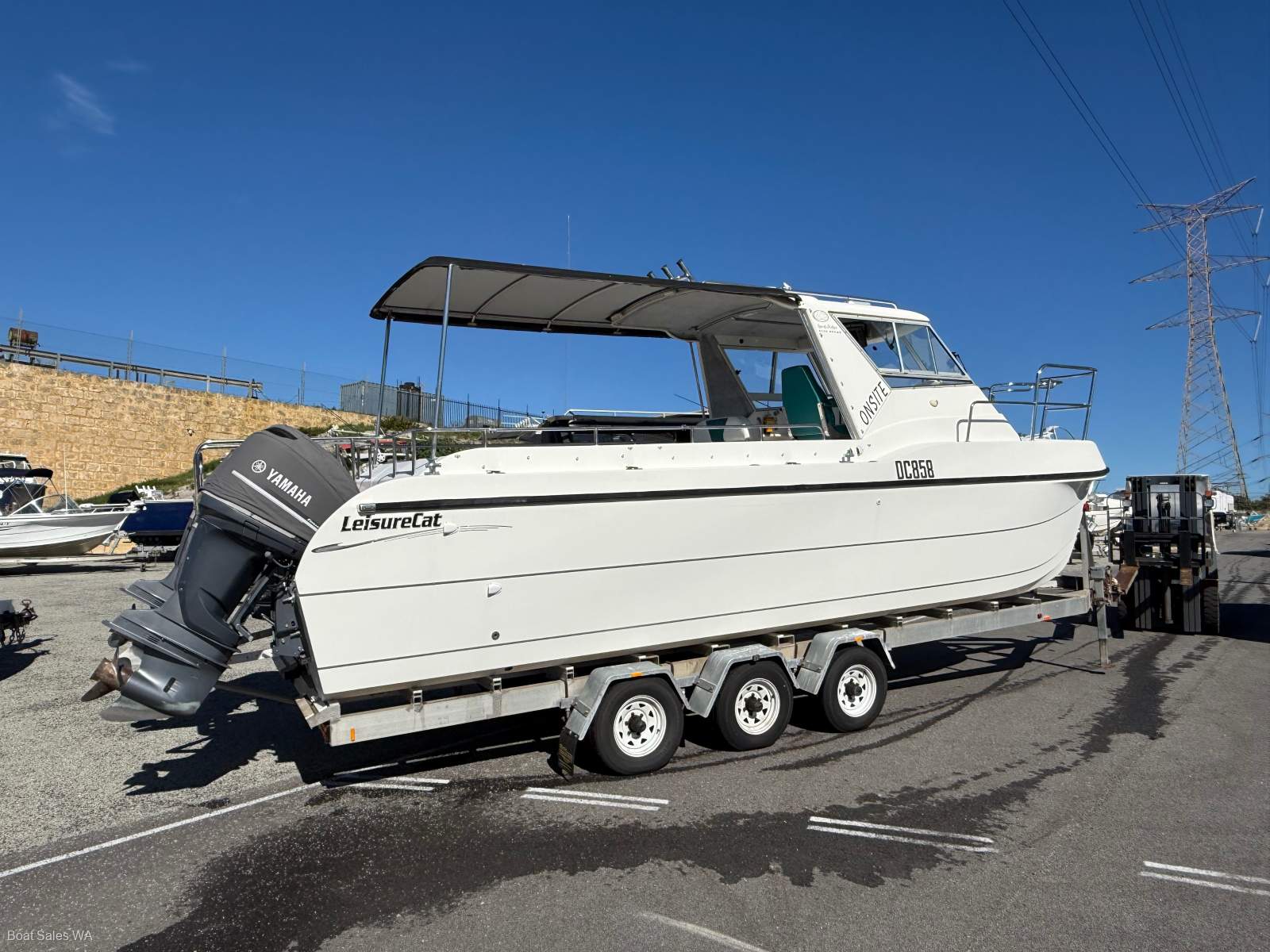 Leisurecat 8000 Sportsfisher 2005 Twin Yamaha 200HP 4 Stroke 1650hours