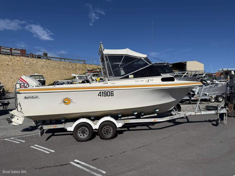Swiftcraft Sportsman 2007 model 225Hp Ho Etec motor