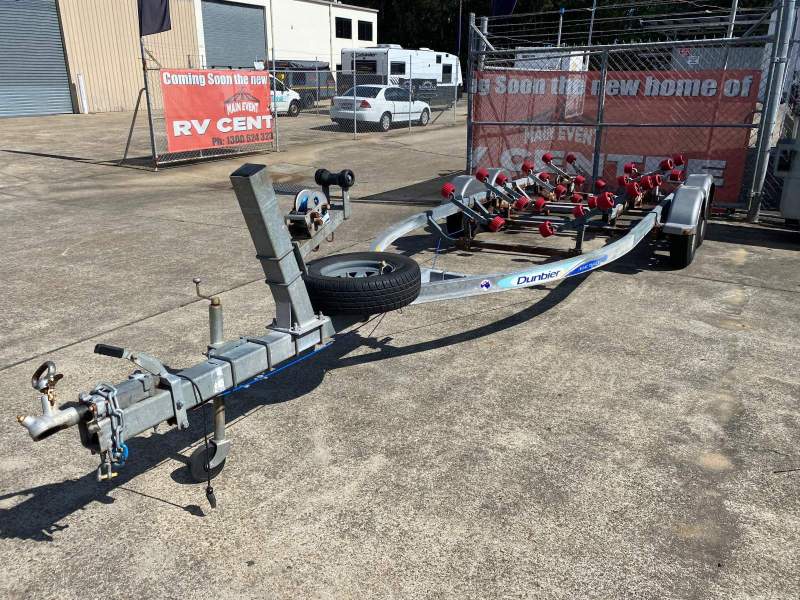2015 Dunbier marine boat trailer to suit up to 6.5m boat.