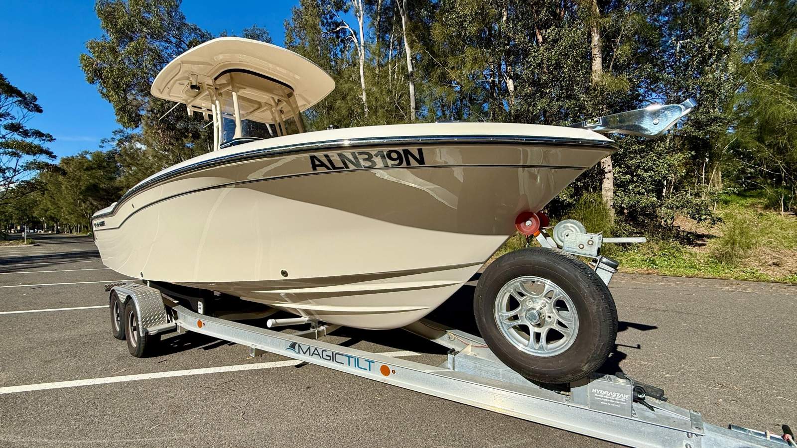 Grady-White Fisherman 216