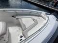Boston Whaler 270 Outrage:Bow seating