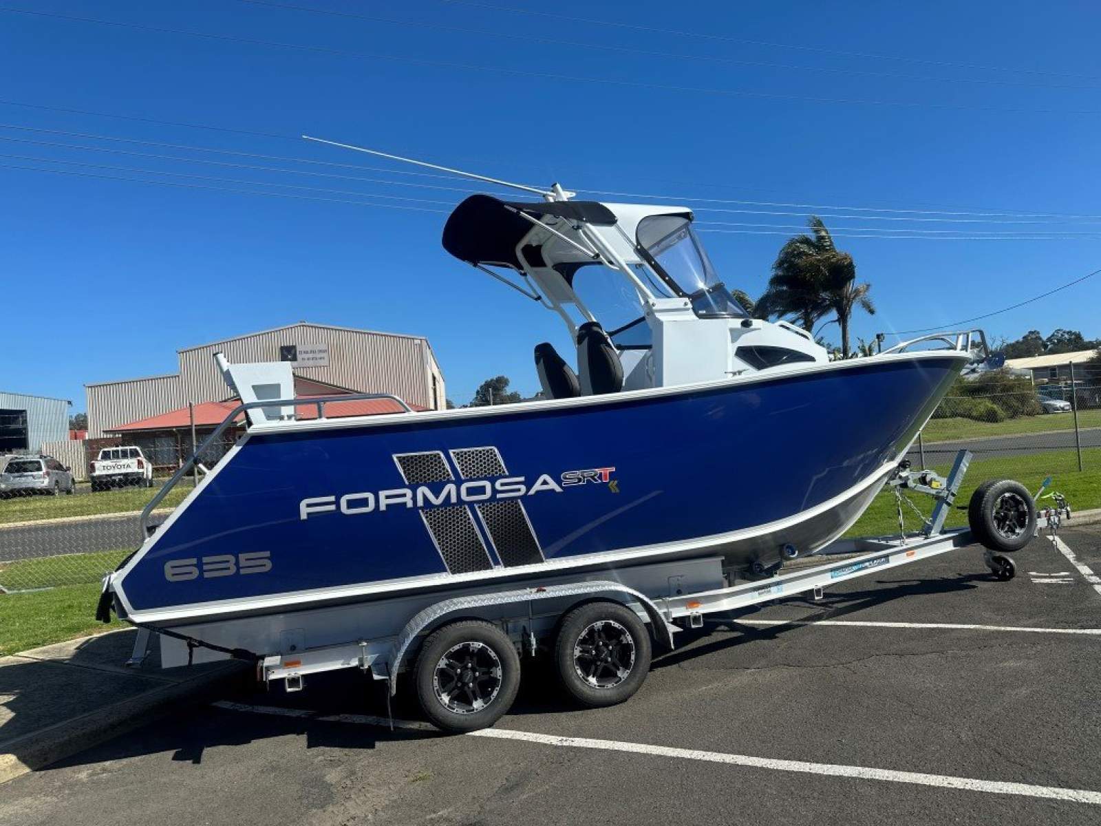 New Formosa 635 SRT Centre Cabin
