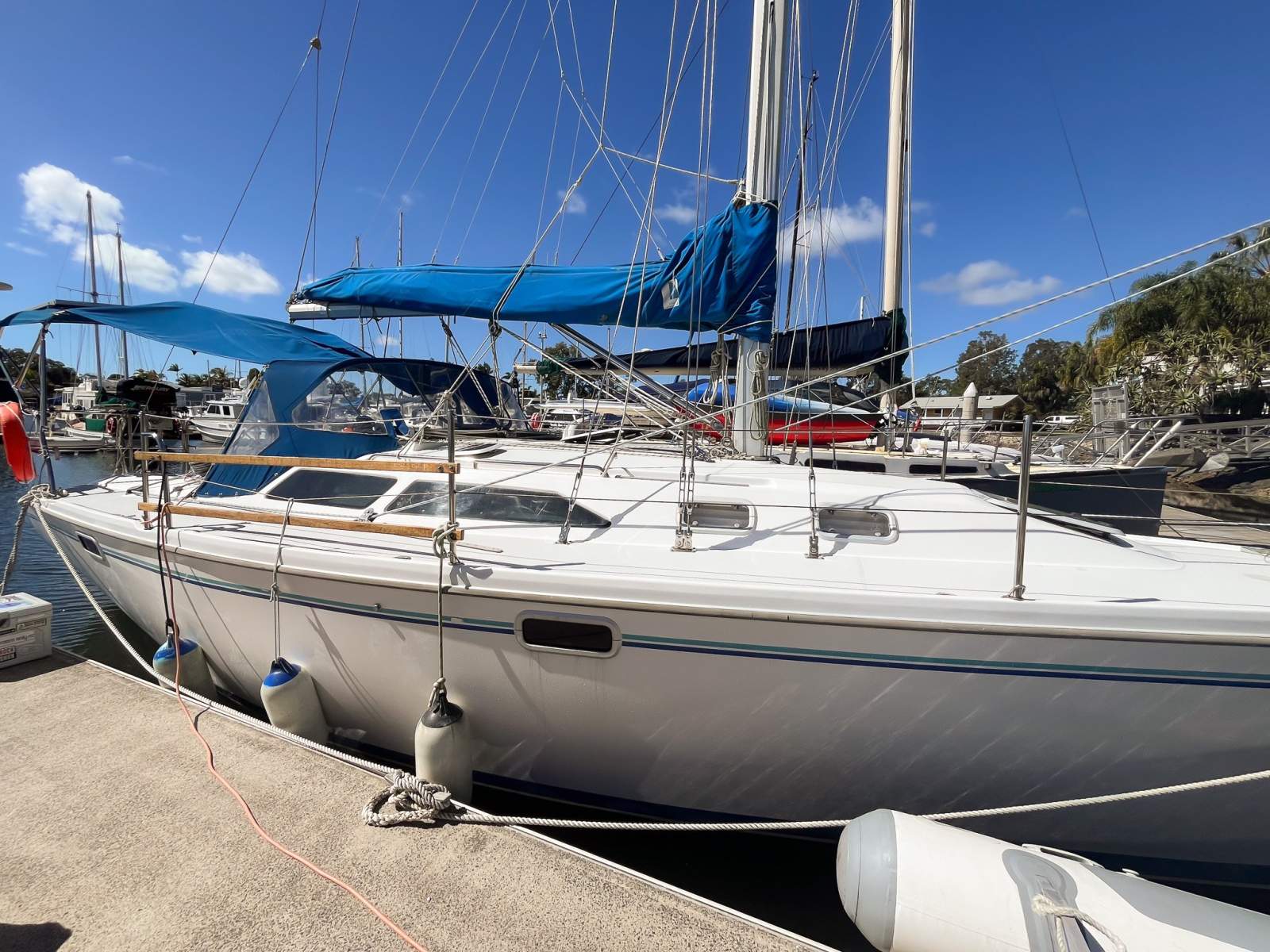 Catalina 320