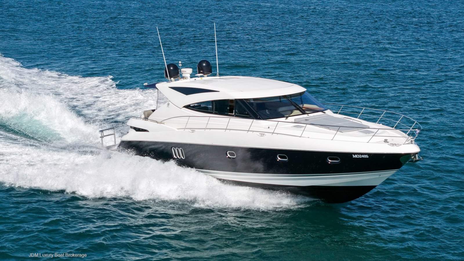 Riviera 5800 Sport Yacht
