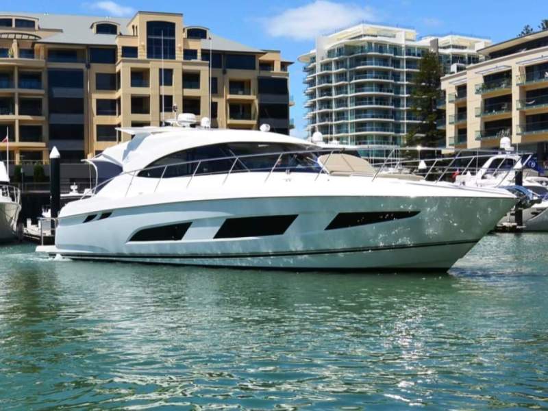 Riviera 4800 Sport Yacht