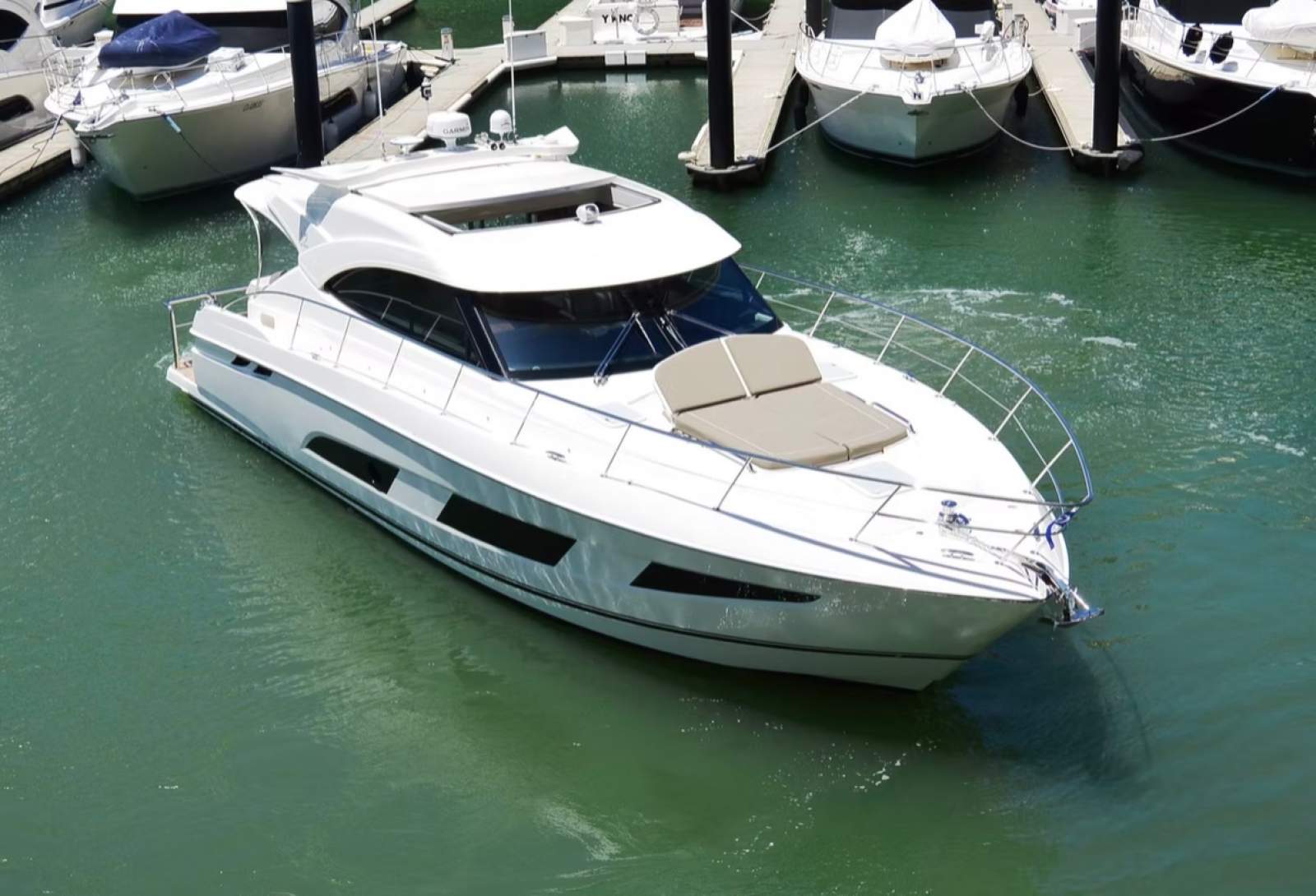 Riviera 4800 Sport Yacht