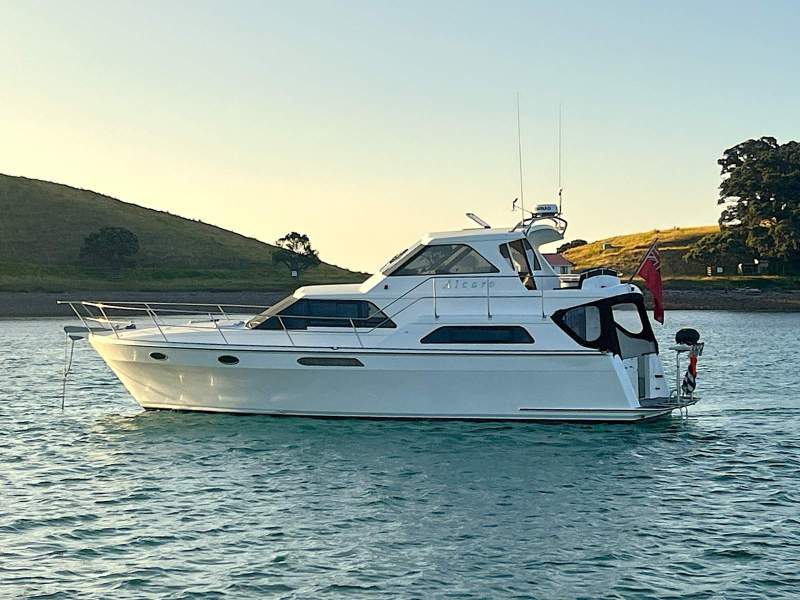 Owen Woolley 13m Launch - Mid Pilothouse