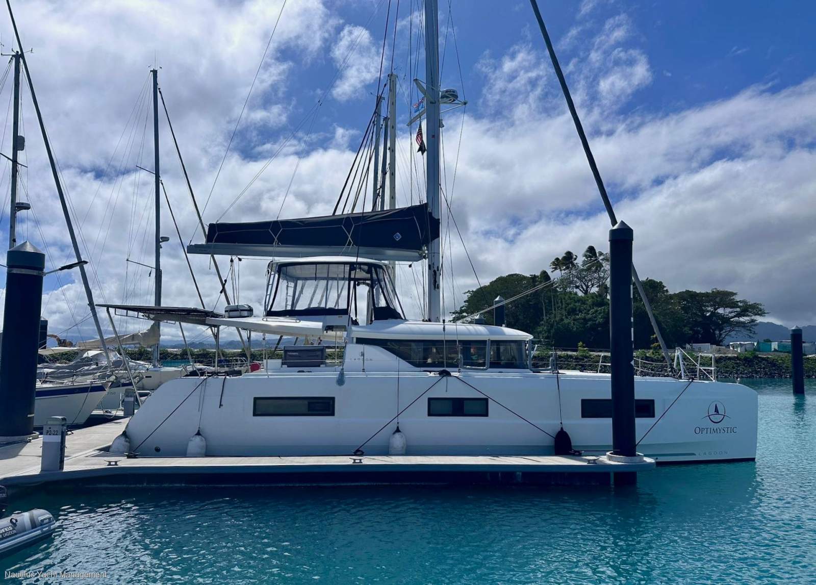 Lagoon 46 4 cabins - 5 heads Version