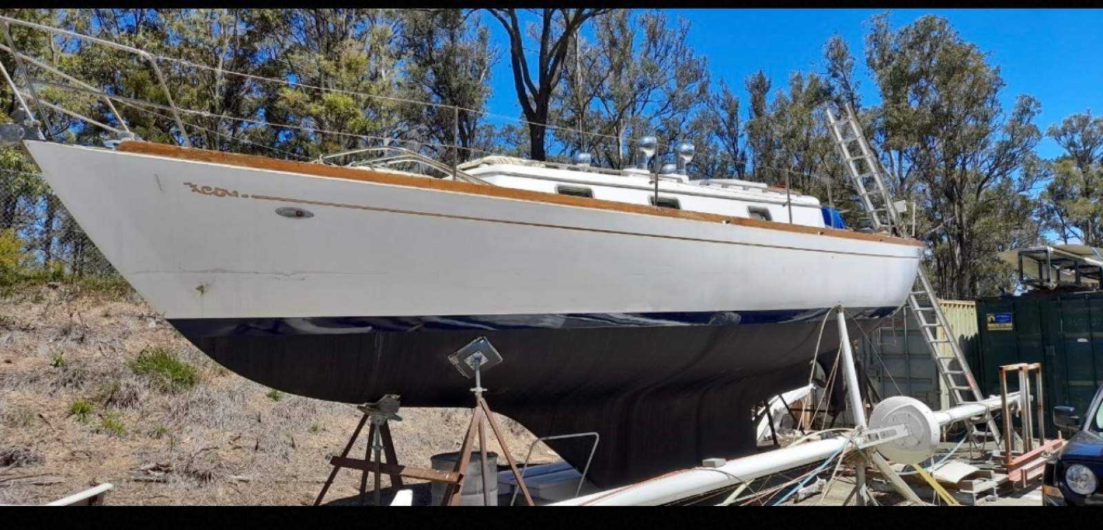 Cheoy Lee Offshore 38