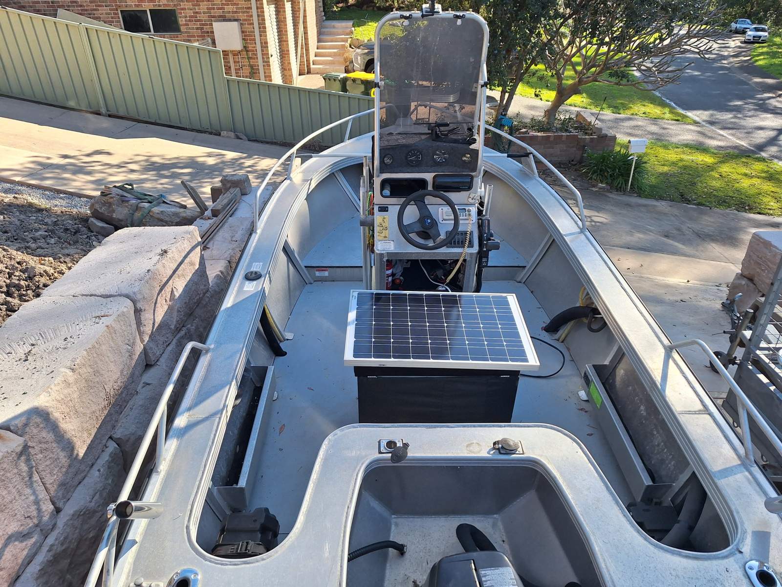Horizon Aluminium Boats 445 Easy Fisher Centre Console with Bimini T Top