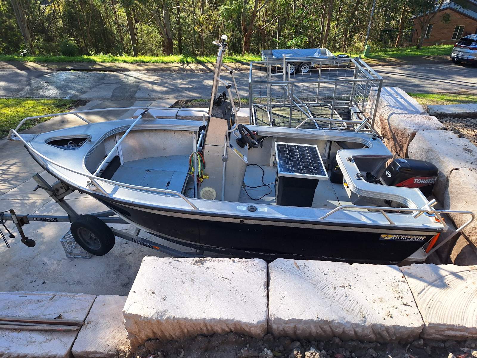Horizon Aluminium Boats 445 Easy Fisher Centre Console with Bimini T Top