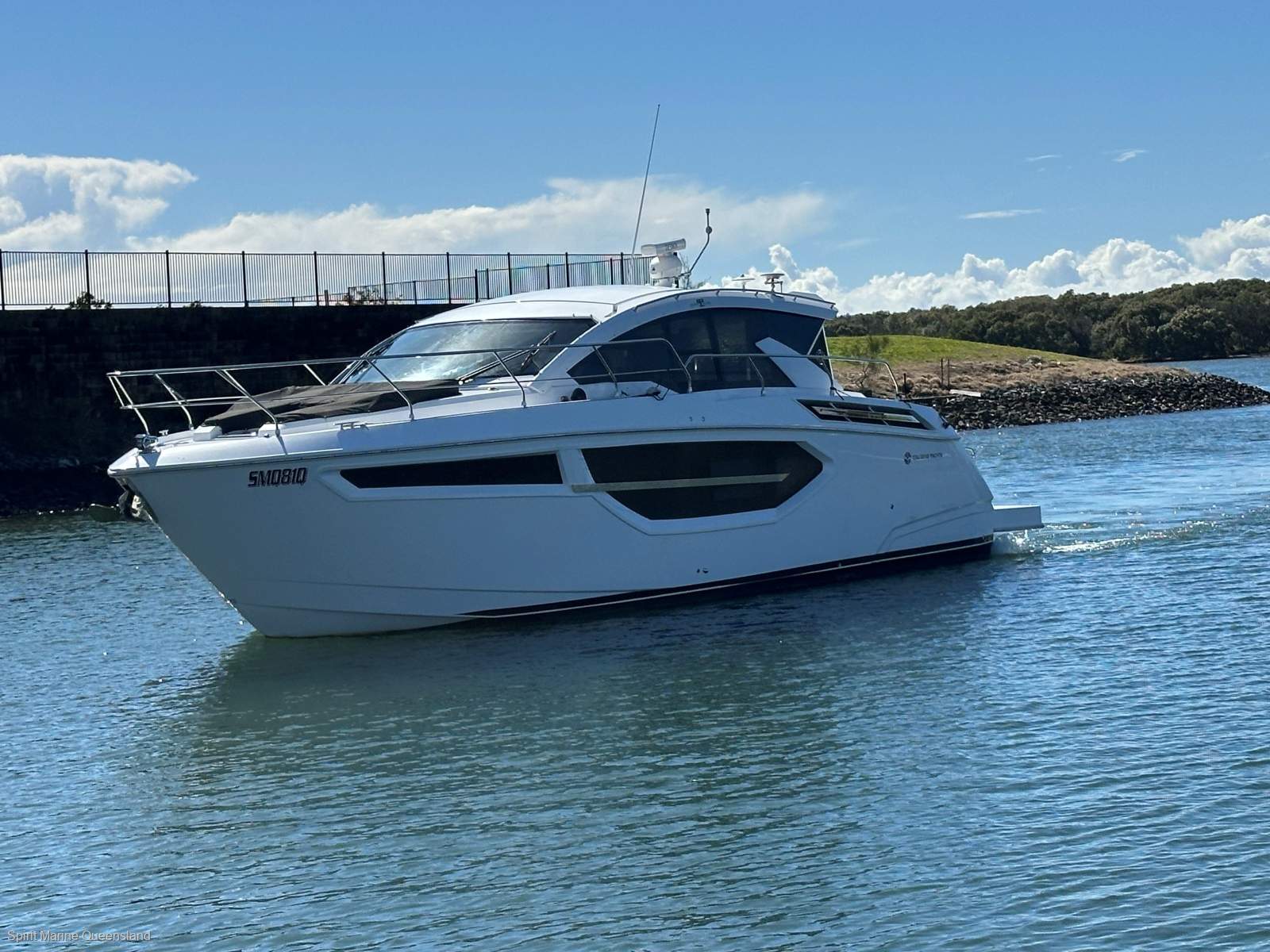Cruisers Yachts 42 Cantius