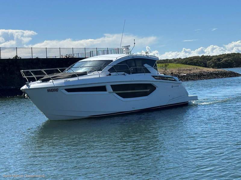 Cruisers Yachts 42 Cantius
