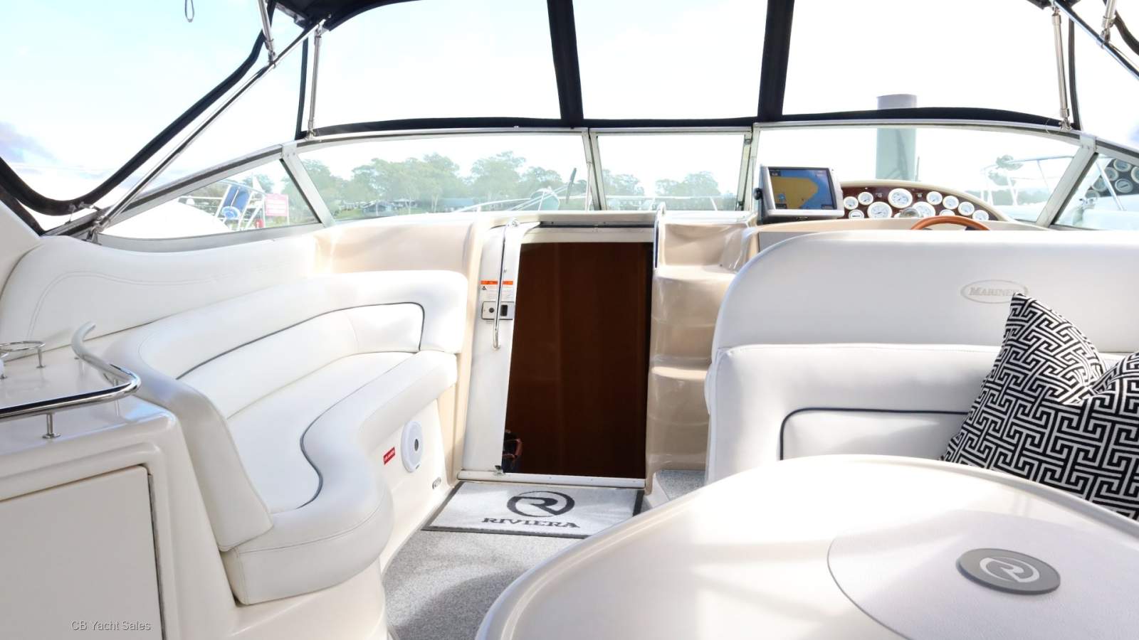 Riviera M370 Sports Cruiser 2002