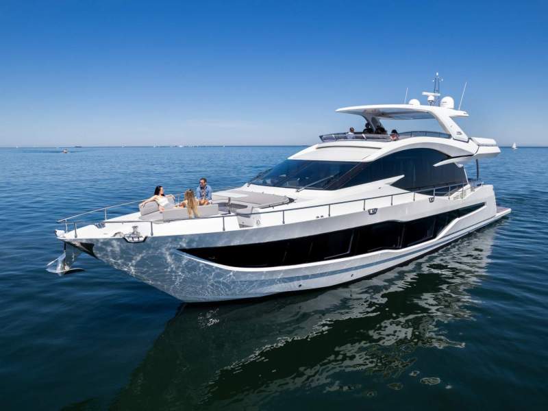 Galeon 800 Fly