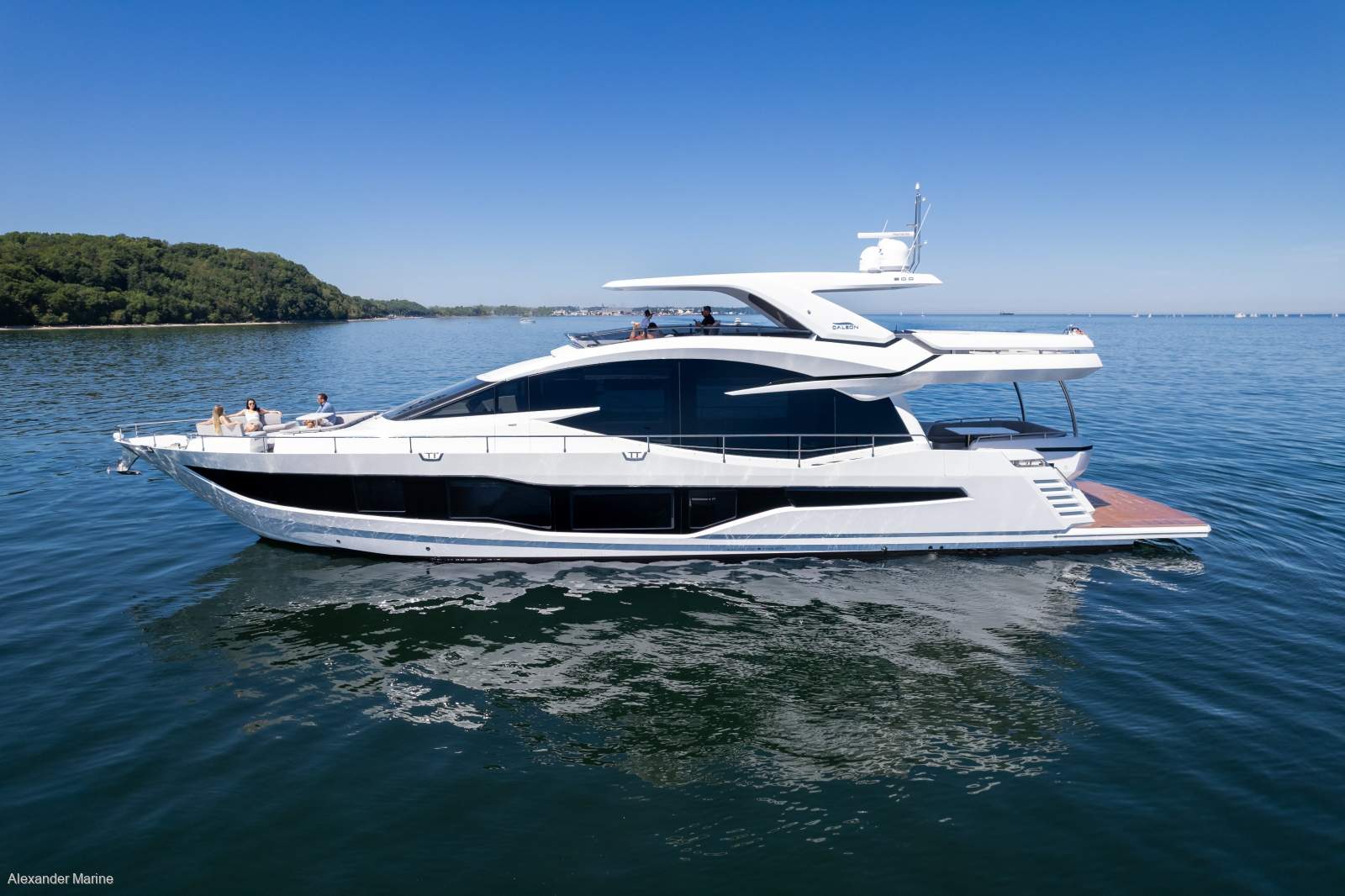 Galeon 800 Fly