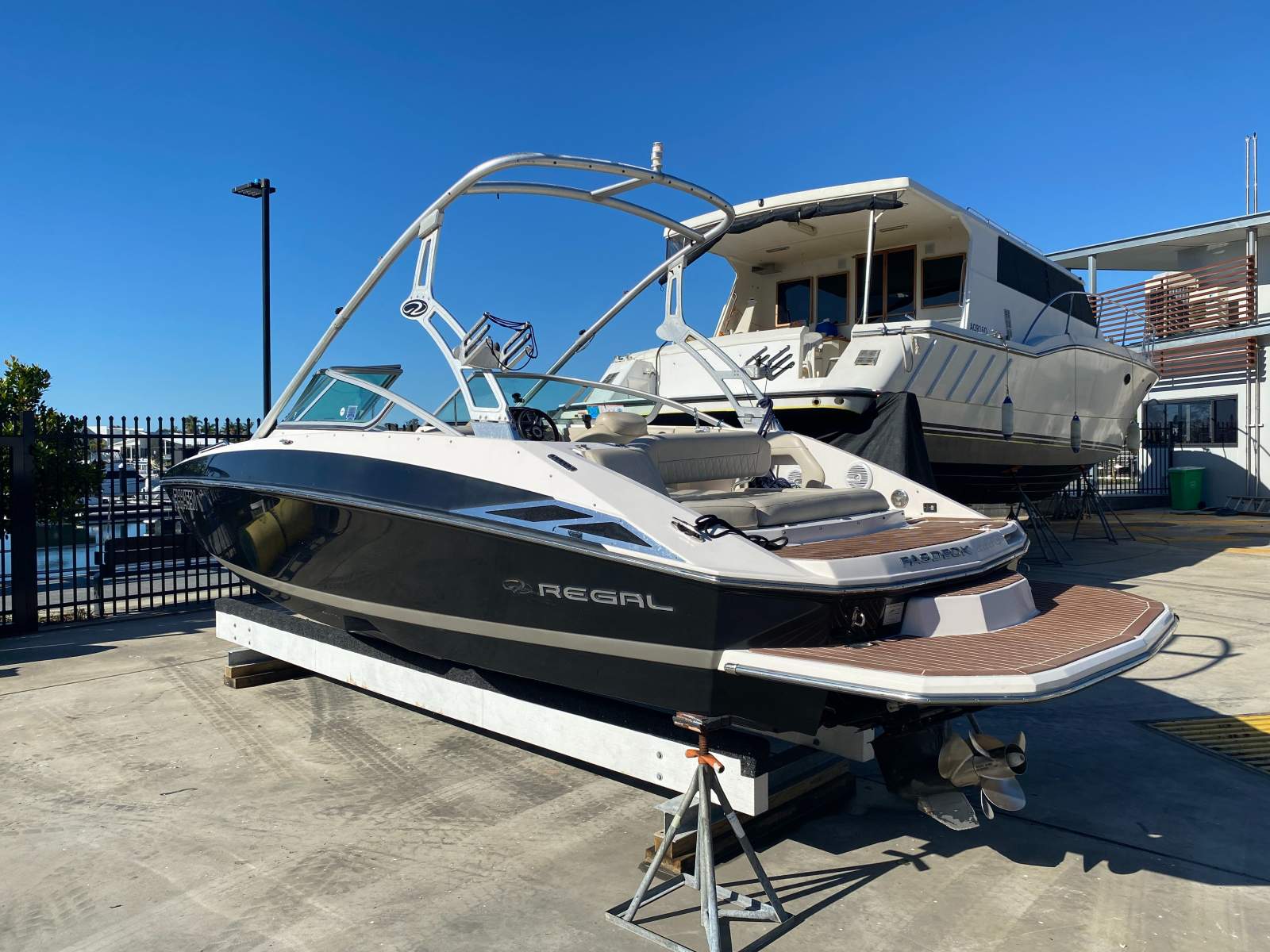 Regal 2220 Fasdeck