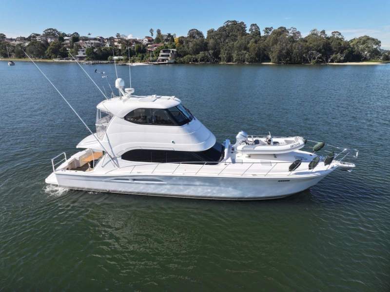 Riviera 51 Enclosed Flybridge