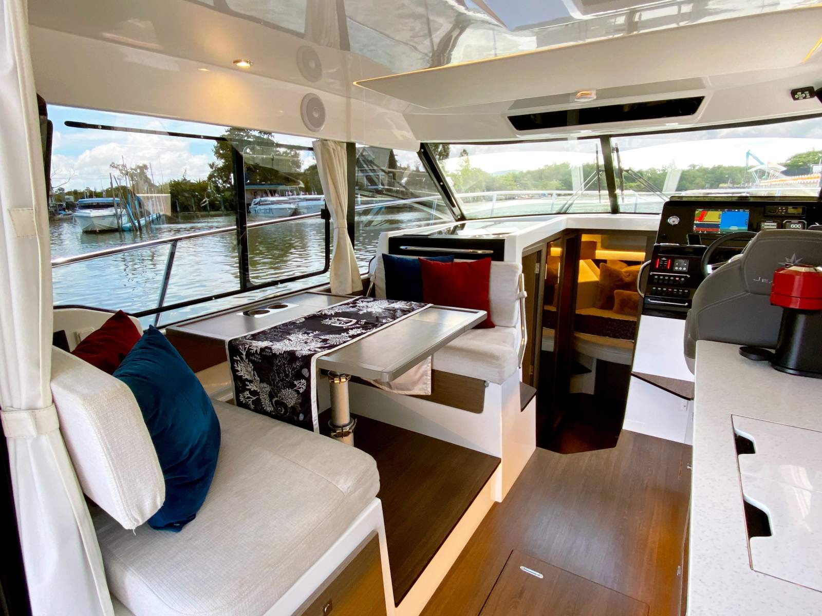 Jeanneau Merry Fisher 1095 Flybridge