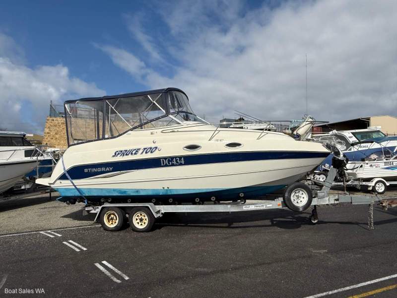Stingray 240CS NEAT AND VERY CLEAN 2006 MODEL V8 Mpi Mercruiser